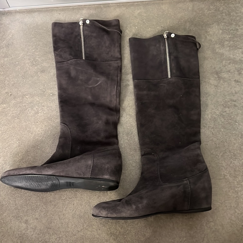 Perfect Stuart Weizman Suede Boots - image 3